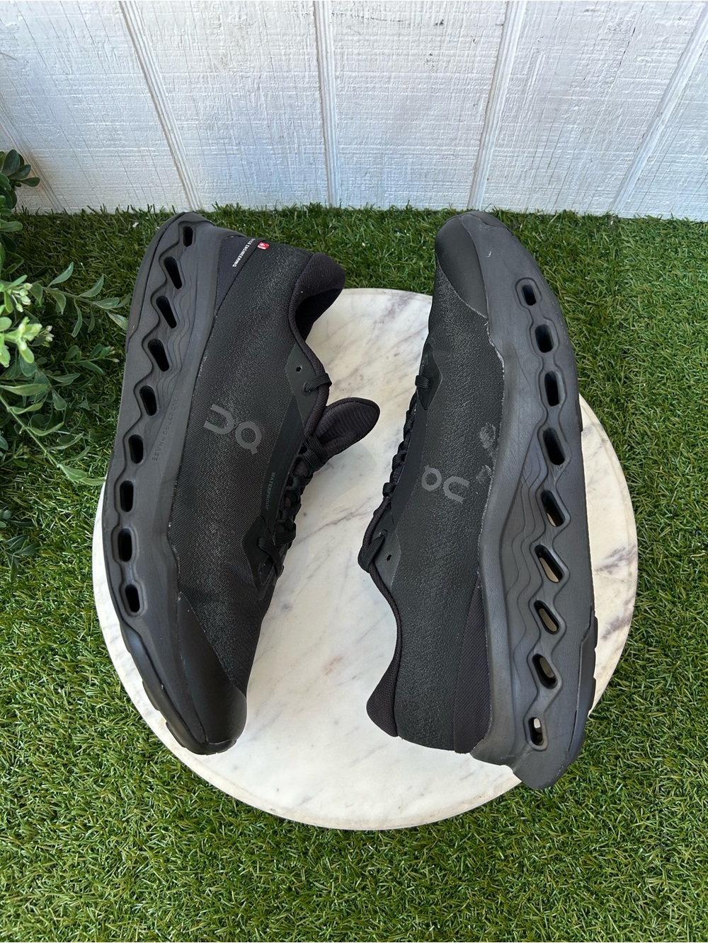 On Cloudsurfer Trail 2 Waterproof
Trail Running Shoe men 12 gently Ghost /Chalk - Picture 8 of 16